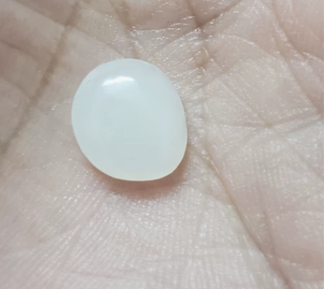 新疆和田玉原石籽料，羊脂级戒面籽料，白度细...
