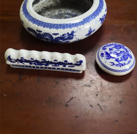 现代产（80后）仿清花笔洗，置笔架，印泥碟...