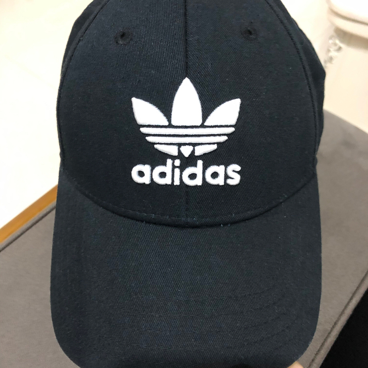 adidas帽子 官网买的 戴过一次 已洗...