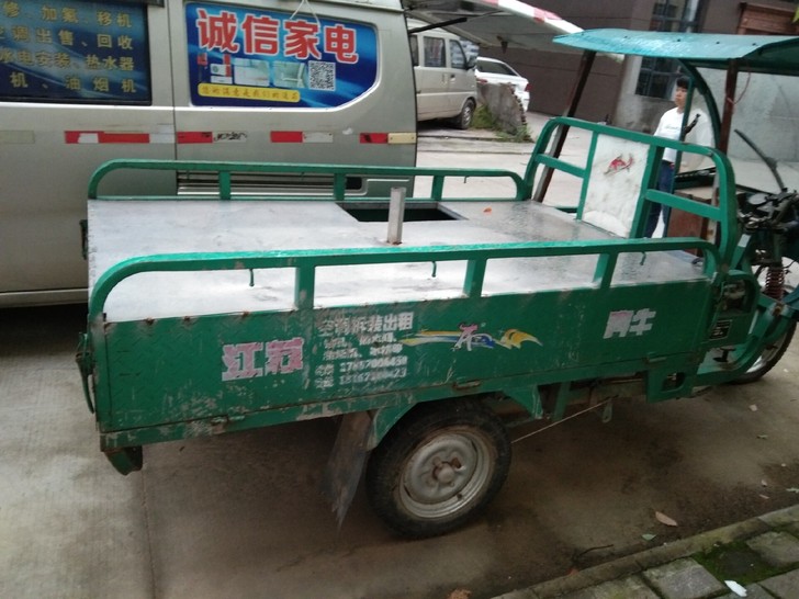 换车拉货了不用了去年刚换的电瓶   原装五...