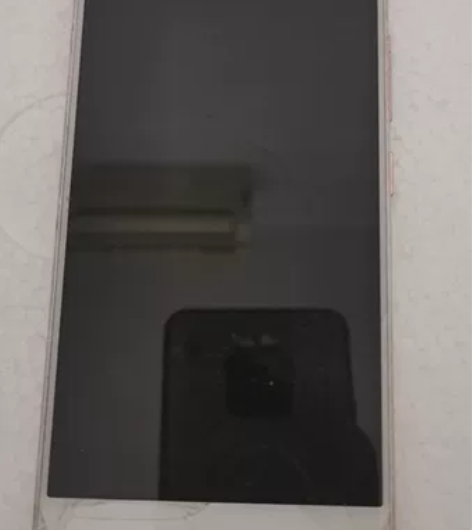 华为nova手机，4+64，屏幕外屏有摔痕...