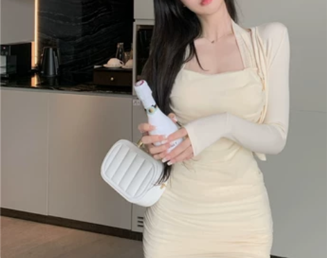 挂脖吊带连衣裙女夏季新款辣妹褶皱收腰包臀裙...
