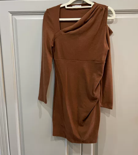 针织包臀裙露肩不规则 感兴趣的话点“我想要...