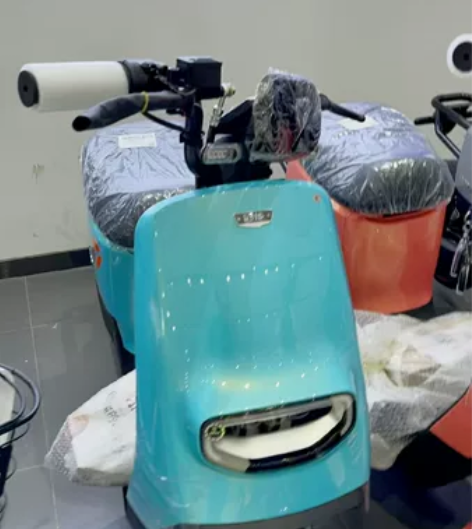 雅迪新国标 DE3   小包车 可以自配电...