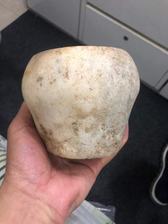 民国时期的汉白玉雕刻的，品相完美，没有磕碰，