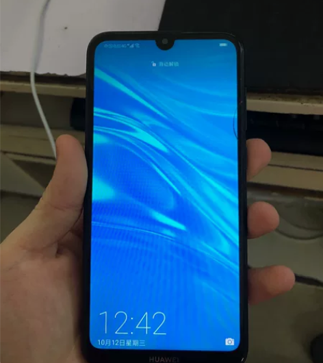 华为畅享9  4+64 屏幕有一点破  看...