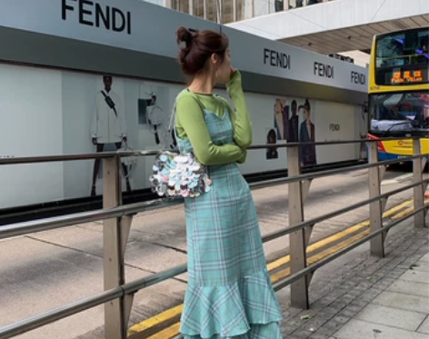 吊带连衣裙 比较显身材 内搭或者单穿都可 ...