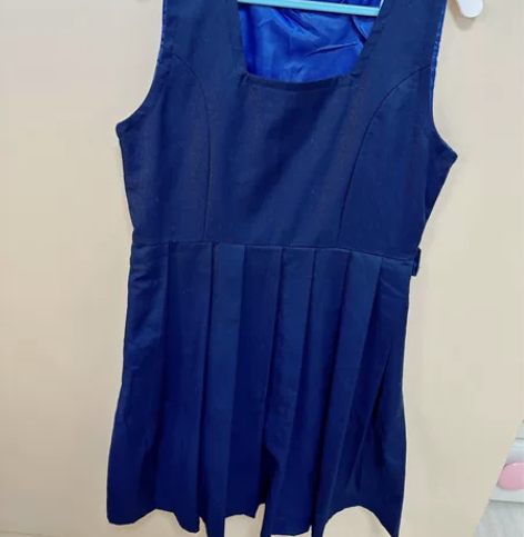 女童学院风背心裙子140码 衣服太多着急没...