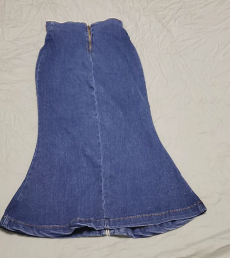 鱼尾裙，裙长76，有弹性包臀裙，当时觉得很...