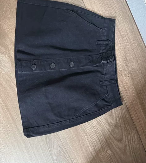 牛仔半身裙S码，裁短了，没穿过，喜欢辣妹风...