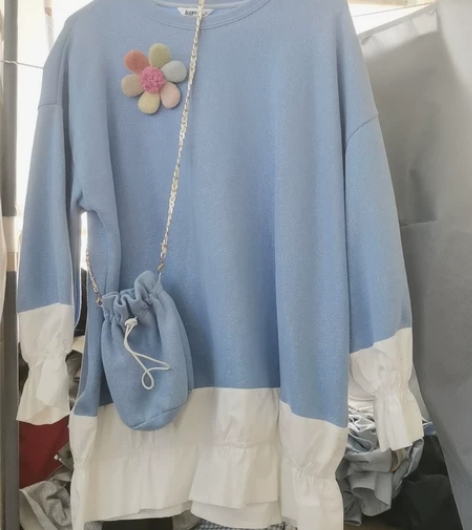 爱依服，裙子两百多买的，青春可爱风，上身很...