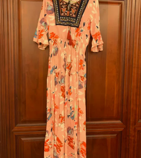 亏本清仓民族风印花复古连衣裙、拍照必需品....