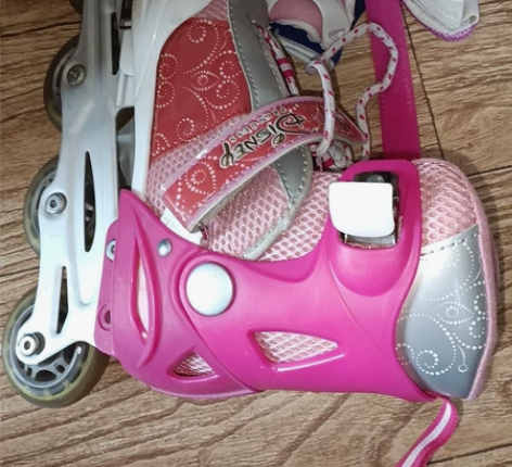 捷豹迪士尼直排轮滑鞋 女儿长大了不穿了 3...