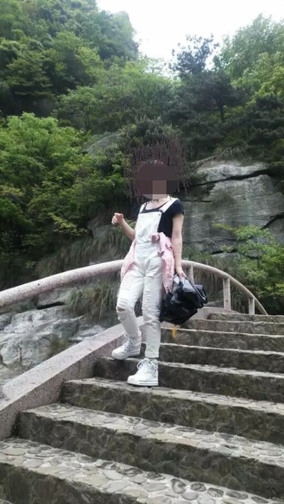 白色背带破洞牛仔裤时尚潮流七分九分牛仔裤九