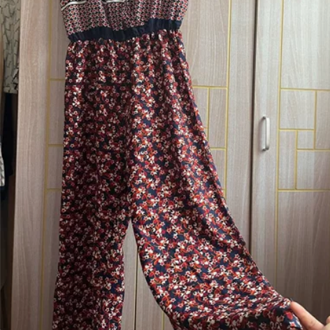 连体裤。实体店购入，穿过一次，30包邮不退...