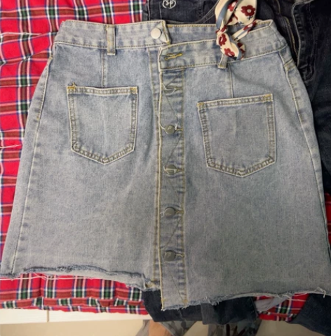 2022夏季韩范不规则错位单排扣牛仔半身裙...