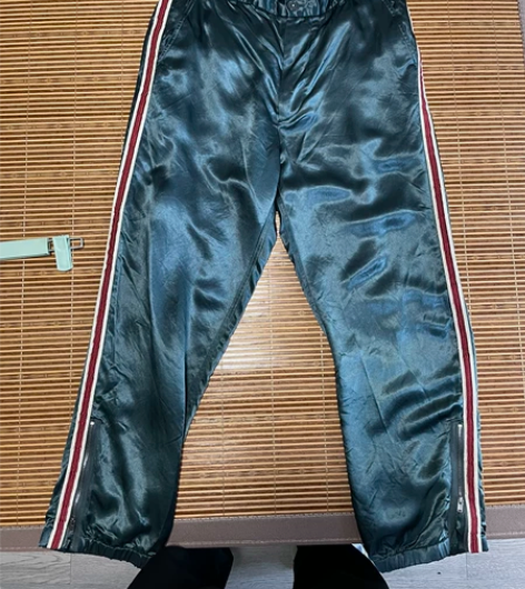 古驰阔腿休闲裤，很丝滑。全新，没有穿过，吊...