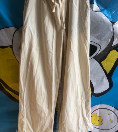 全新带吊牌米白色休闲裤 裤脚有收绳 可阔腿...