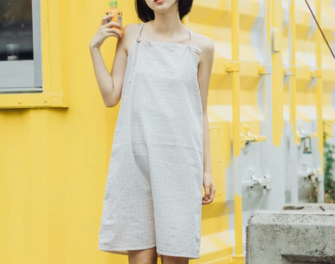 猫酱紫/原创日系小格子直筒吊带中裙 九新，...