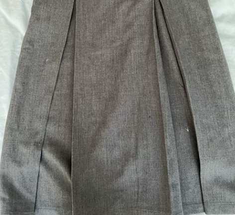 韩国货，打褶半身中裙，全新出，适合s和小m...