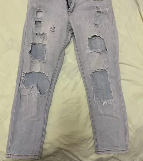 女士破洞牛仔裤m码 在实体店买的，当时买成...