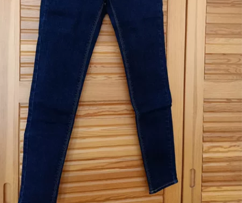正宗韩国产，深蓝牛仔铅笔裤，全新，一次没穿...
