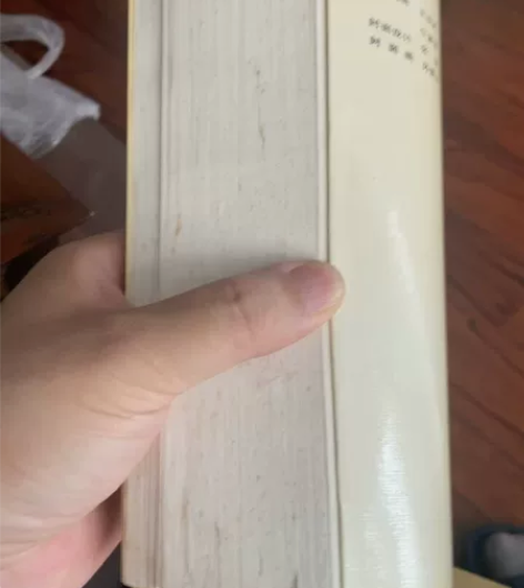 家中藏书。林语堂散文。一套三本 感兴趣的话...