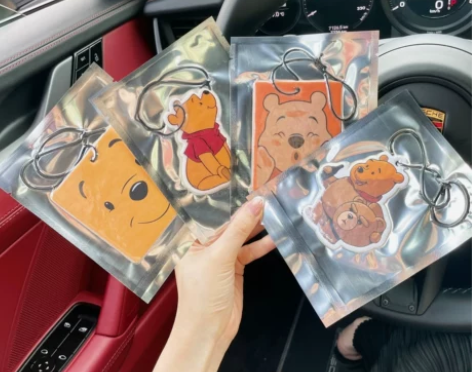 车载香薰呱呱小熊维尼迪士尼汽车香片车载香氛...