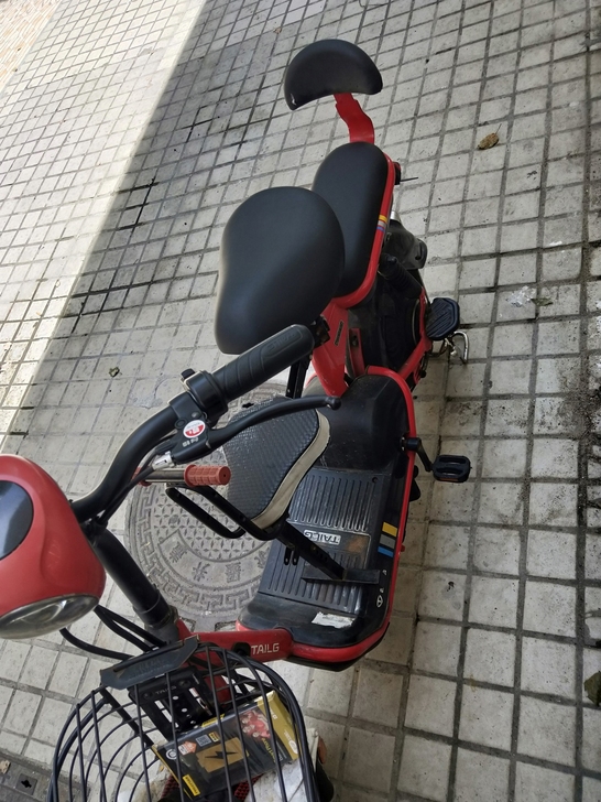 台铃电动车,用了一年多吧,现在跑二十公里左...
