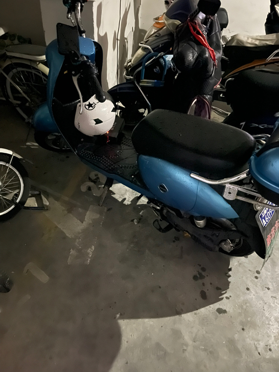 出一台次新带牌小龟王电动车,车架去年10月...