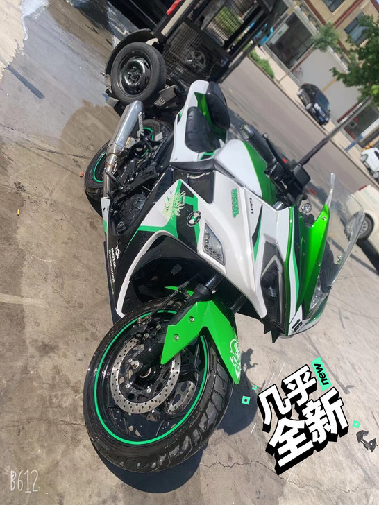 v6大跑车一台,透镜大灯,整车99新。实表...