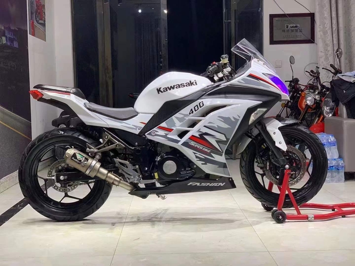 重机来袭,川崎款小忍者跑车到货,双缸水冷4...