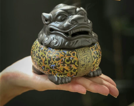 便宜出一个珐琅彩陶瓷狻猊神兽香炉，景泰蓝香...