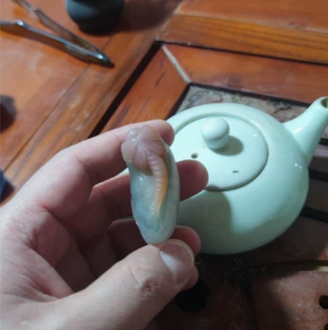 自己玉雕工作室出品，紫绿玛瑙材质，俏色巧雕...