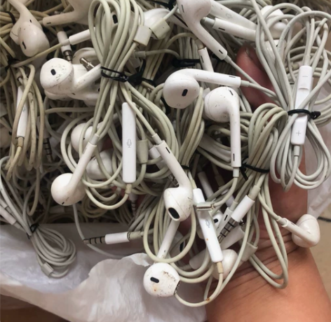 买一送一，处理一批苹果圆头耳机，39.9两...