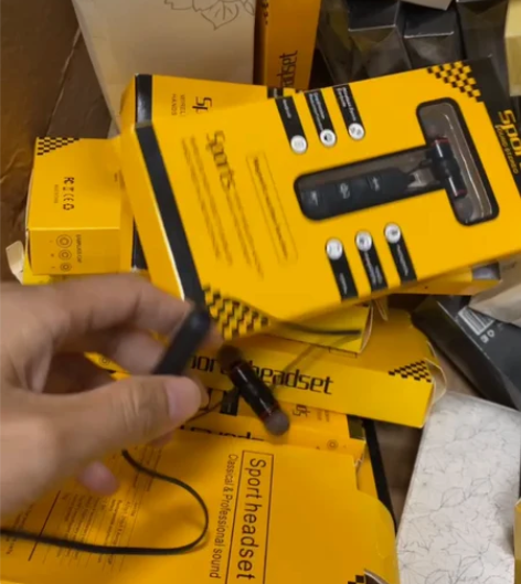 全新运动蓝牙耳机吸磁挂脖蓝牙耳机 清出来十...