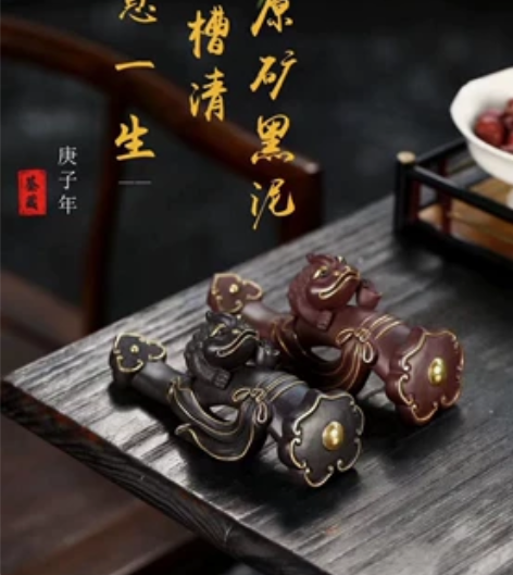 茶宠；三足金蟾茶宠一对，鎏金工艺非常大气。...