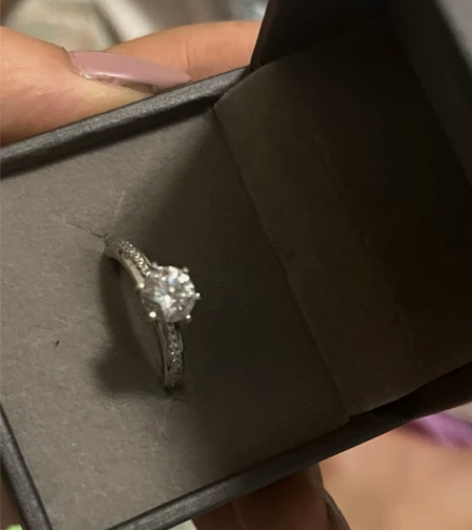 莫泊桑钻戒 全新 13号 感兴趣的话点“我...