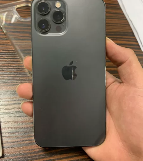 12proMax美版以黑解无锁不需要卡贴插...