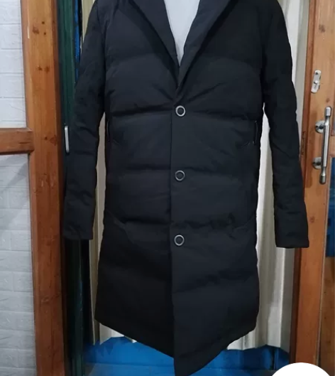 男式黑色长款羽绒服真实描述：全新店铺剪标折...