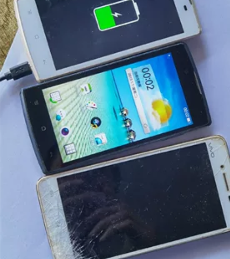 OPPO R831T手机两个，一个黑一个白...