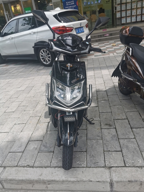 九成新大电动车  全新电瓶全新充电器，有意...