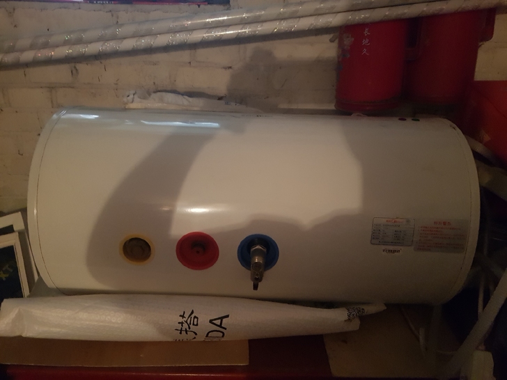 美的50l热水器    只出本地