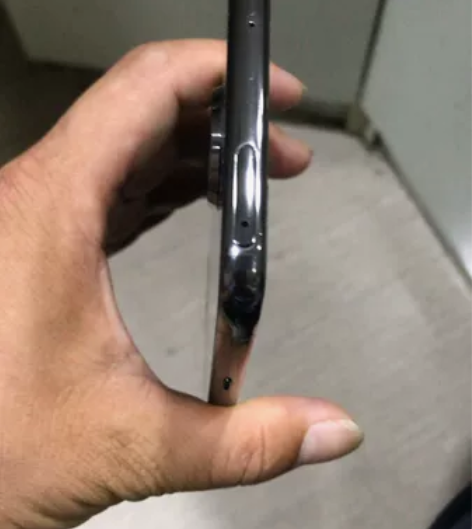 美版moto z3无刮痕无磕碰，屏幕有点残...