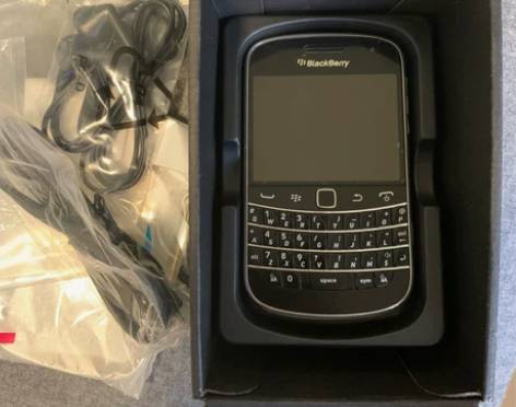 黑莓9900 此型号三网通用，黑莓系统定时...