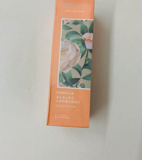 整理梳妆台发现的洗面奶泡沫洁面，很早前换了...