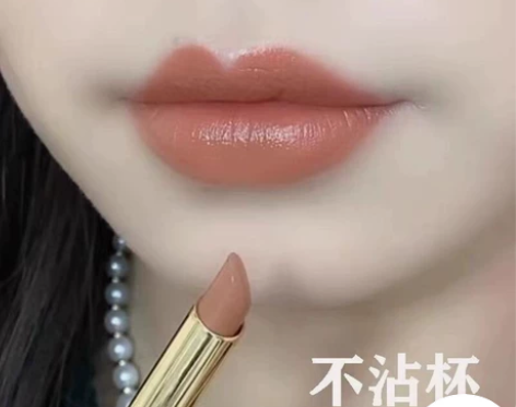 朋友送的兰奕口红，送的比较多，现在手上还有...