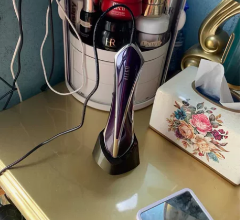 便宜出售一台美容仪本人自用,去年买的,一共...