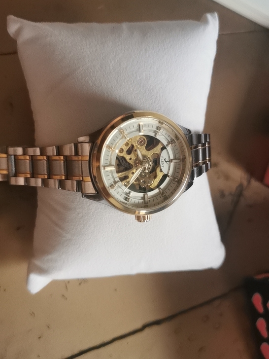 出手一款女表，买了有一个月带了一天就放起来...