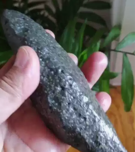 泥石戈壁石镇纸石290克形状非常完美 点我...